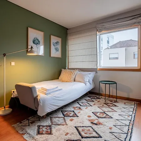 Apartment Near Metro, Cedofeita,