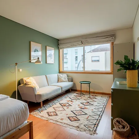 Near Metro, Cedofeita, Porto