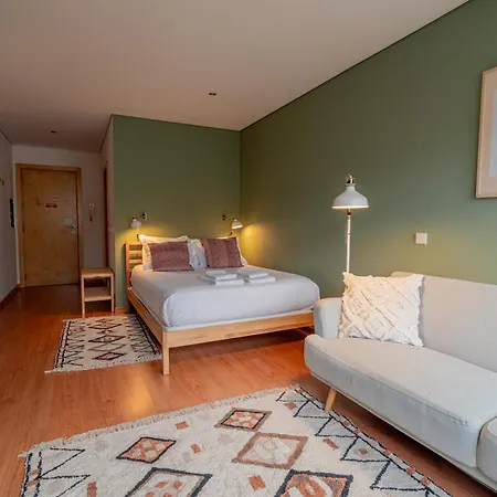 Near Metro, Cedofeita,