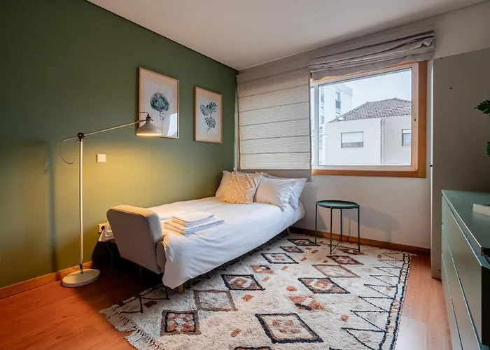 Apartment Near Metro, Cedofeita,